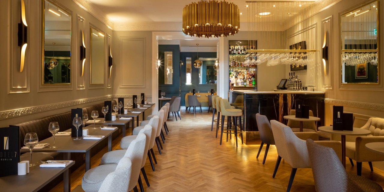 Bar Restaurant  Hotel 7